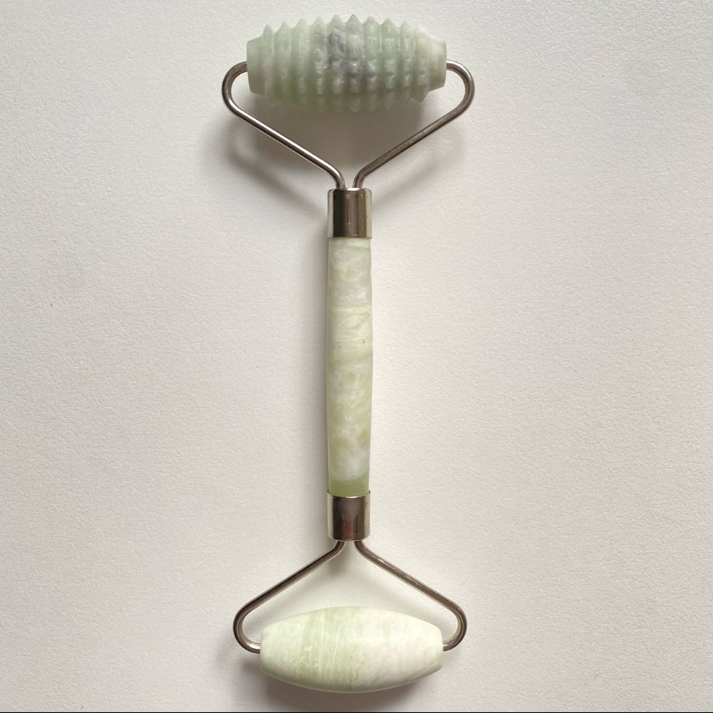Dual-Action Jade Facial Roller